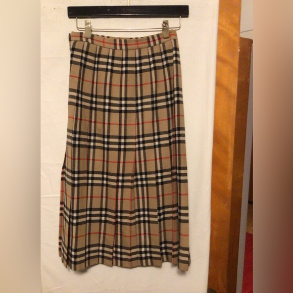 BURBERRYS VINTAGE PLEATED SKIRT WAIST 24” - Picture 1 of 7
